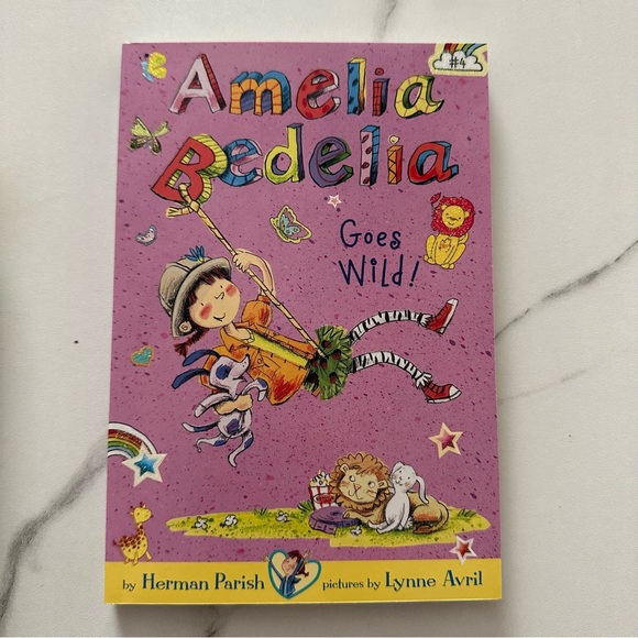 Like New - Amelia Bedelia set of 4 - Picture 4 of 7